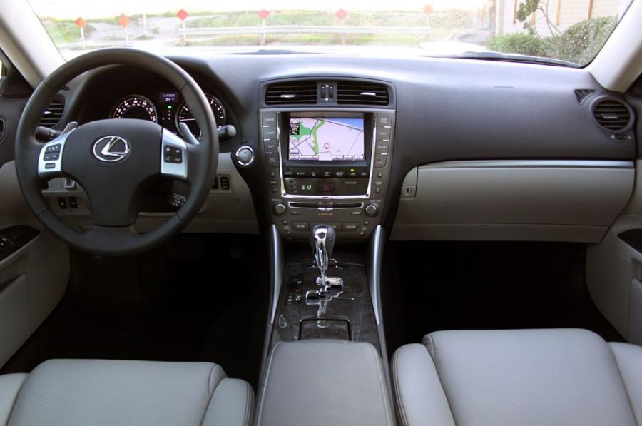 Lexus IS250 AWD 2011 года  (фото 29 из 43)
